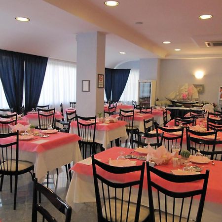 Hotel Monti Ρίμινι Εξωτερικό φωτογραφία