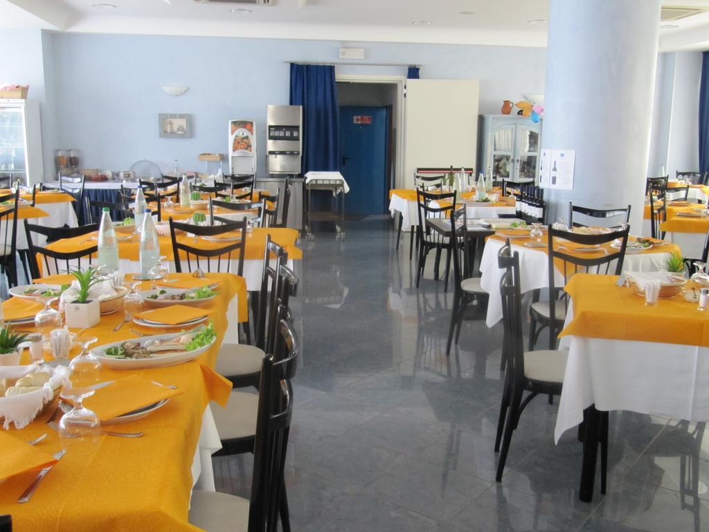 Hotel Monti Ρίμινι Εξωτερικό φωτογραφία