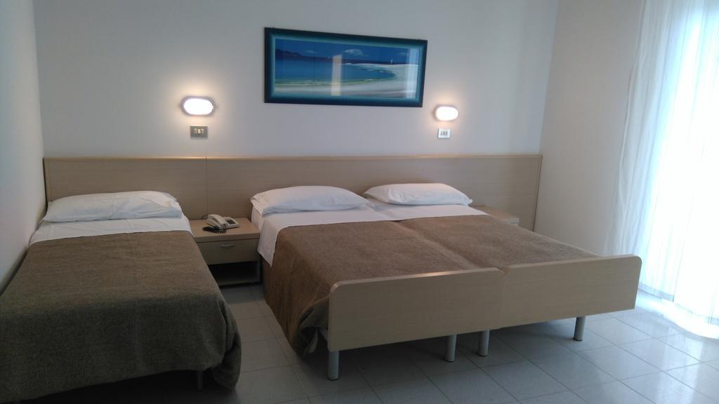 Hotel Monti Ρίμινι Εξωτερικό φωτογραφία