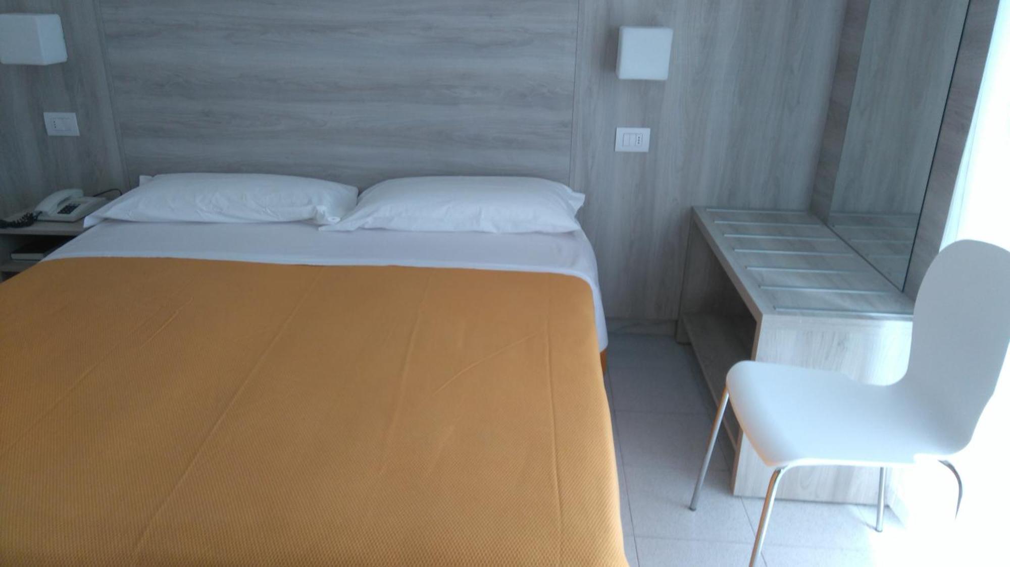Hotel Monti Ρίμινι Εξωτερικό φωτογραφία