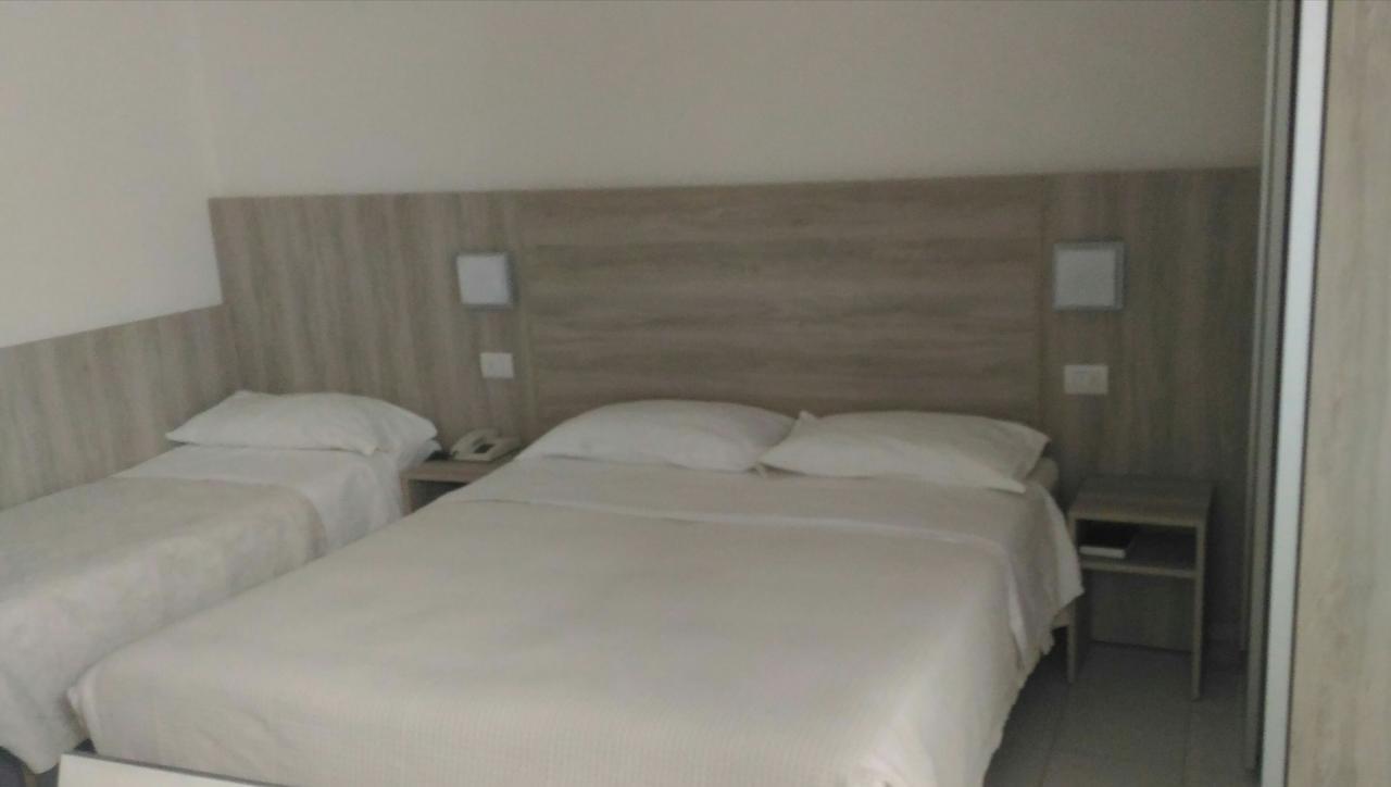 Hotel Monti Ρίμινι Εξωτερικό φωτογραφία